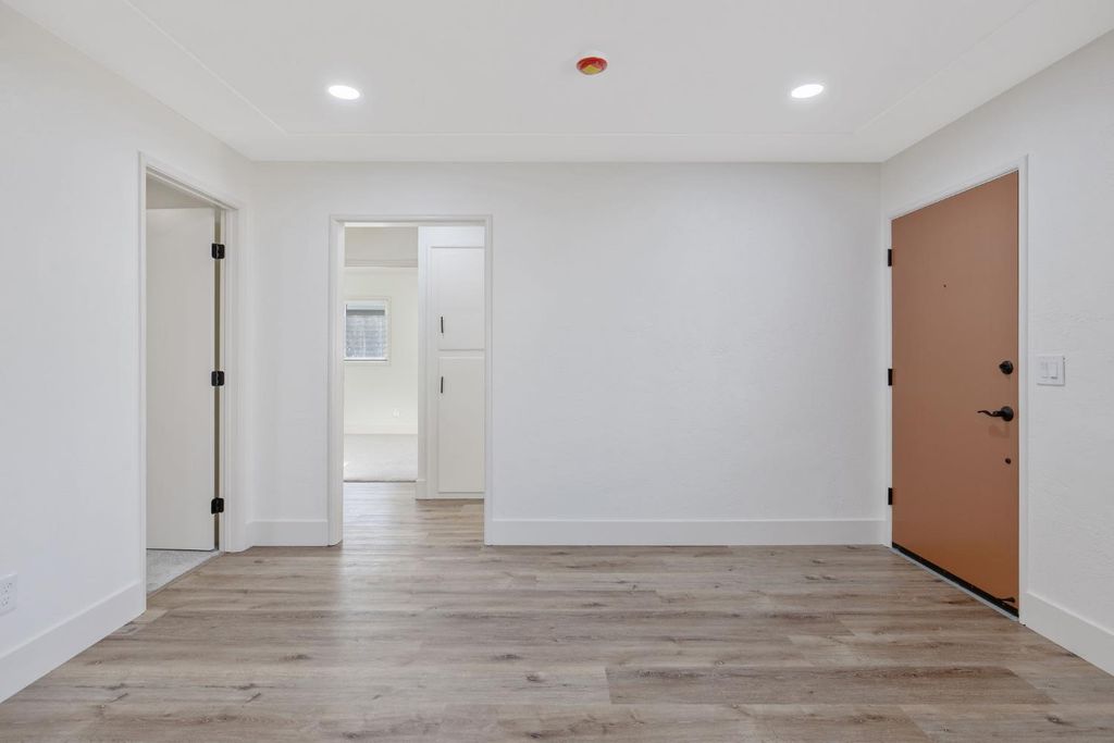 Image 14 of property listing at 1246 E Buckingham Way, Fresno, CA 93704
