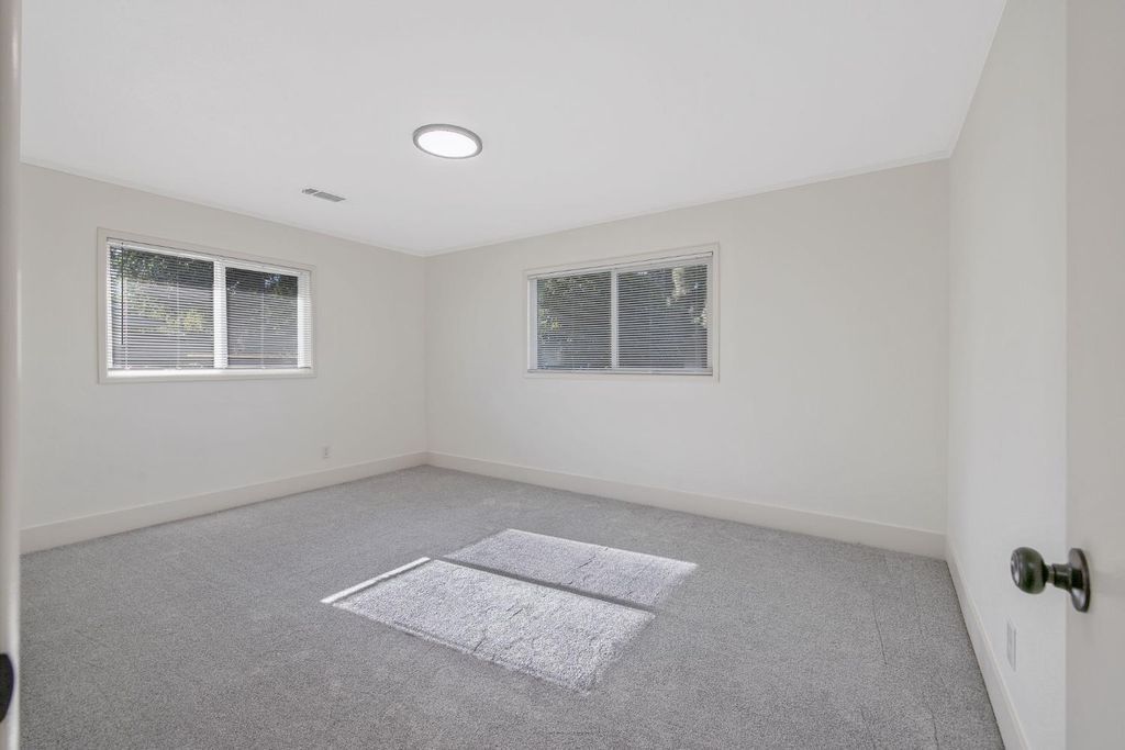 Image 18 of property listing at 1246 E Buckingham Way, Fresno, CA 93704
