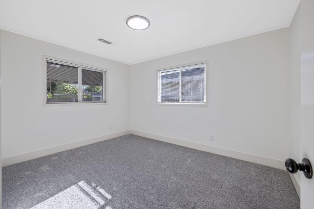 Image 22 of property listing at 1246 E Buckingham Way, Fresno, CA 93704