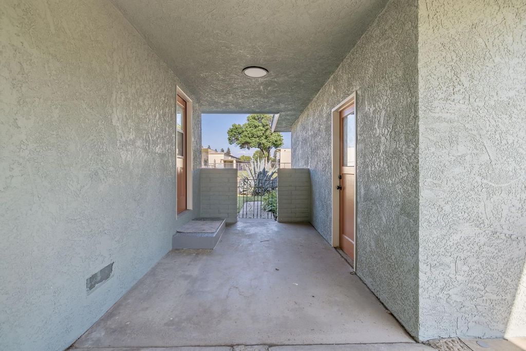 Image 24 of property listing at 1246 E Buckingham Way, Fresno, CA 93704