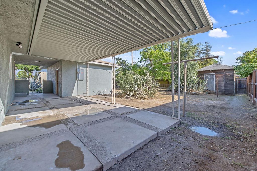 Image 26 of property listing at 1246 E Buckingham Way, Fresno, CA 93704
