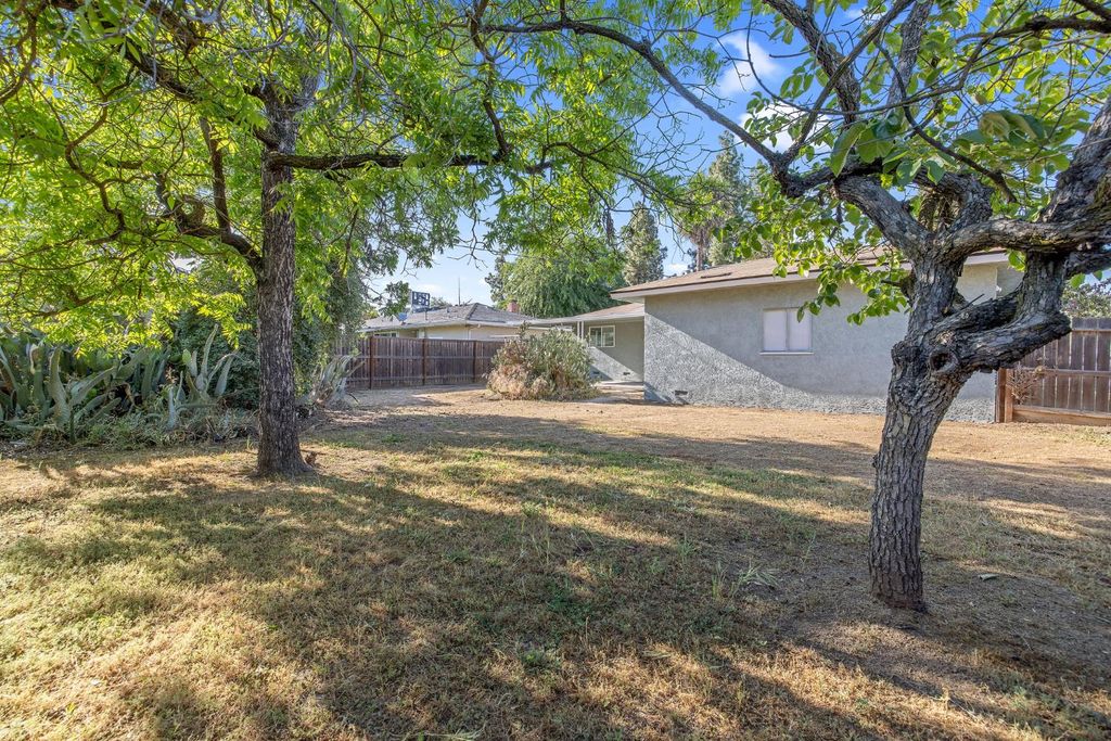 Image 30 of property listing at 1246 E Buckingham Way, Fresno, CA 93704