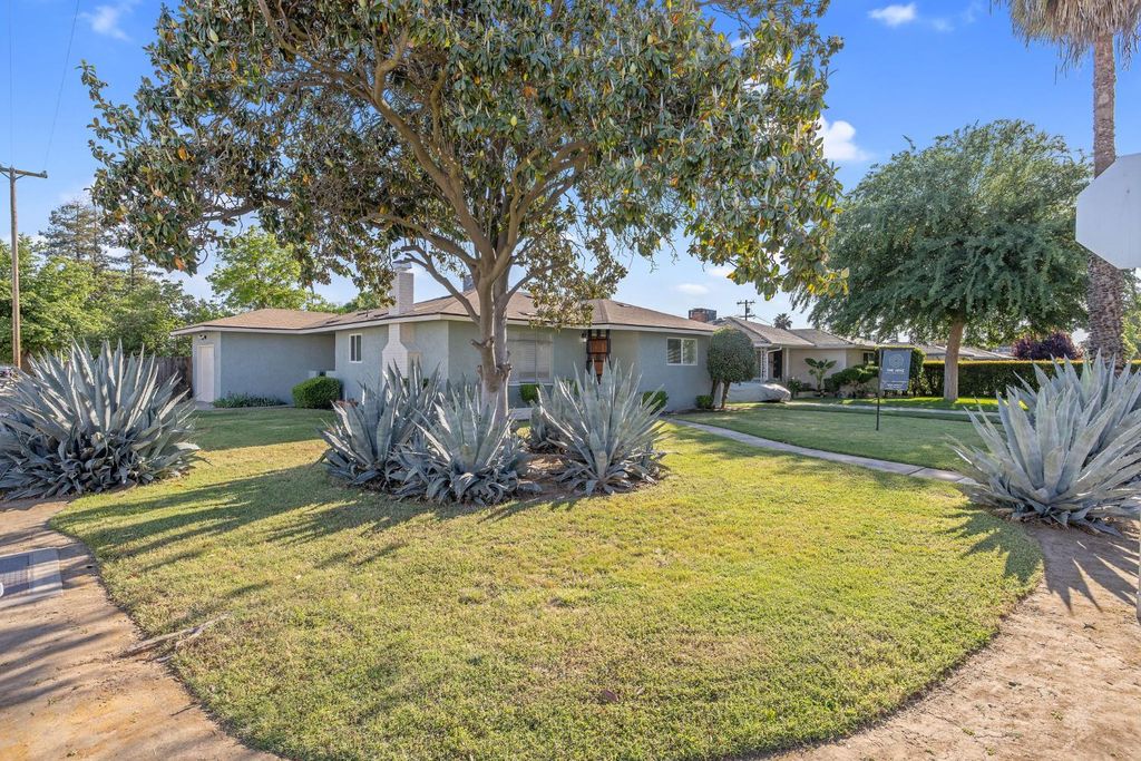 Image 4 of property listing at 1246 E Buckingham Way, Fresno, CA 93704
