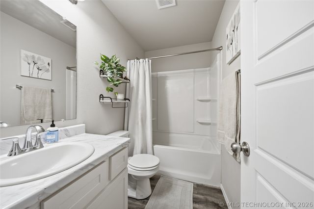 1510 E Urbana Street, Broken Arrow, OK 74012