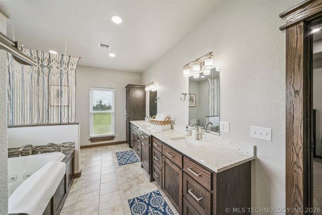 4532 W 430 Road, Pryor, OK 74361