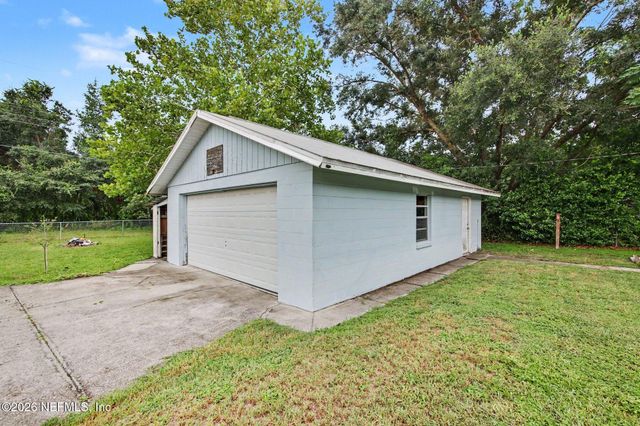 231 E 1ST Street, Chuluota, FL 32766