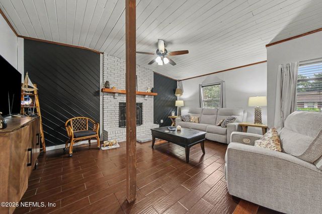 231 E 1ST Street, Chuluota, FL 32766