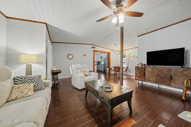 231 E 1ST Street, Chuluota, FL 32766