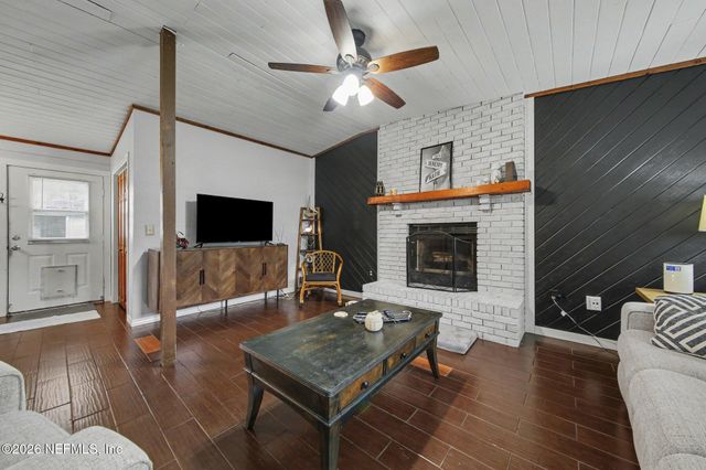 231 E 1ST Street, Chuluota, FL 32766