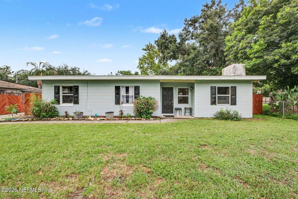 231 E 1ST Street, Chuluota, FL 32766