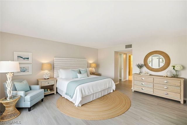 100 Wyndemere WAY A-203, Naples, FL 34105