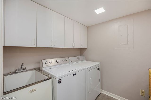 100 Wyndemere WAY A-203, Naples, FL 34105