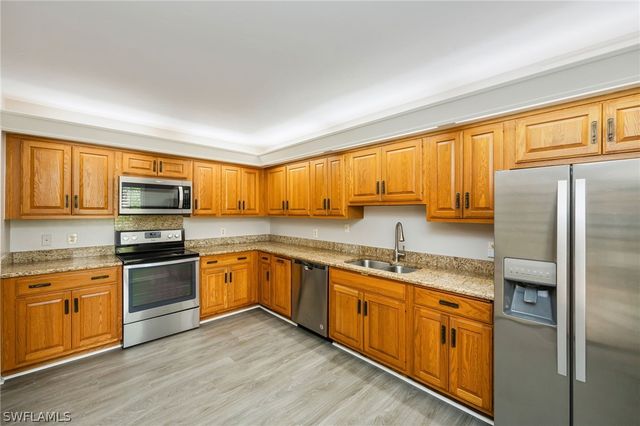 100 Wyndemere WAY A-203, Naples, FL 34105