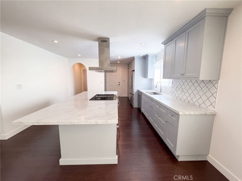 1110 Queen Anne Place, Los Angeles, CA 90019 — exterior