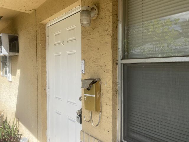 819 SW 9th Court, Pompano Beach, FL 33060