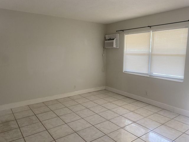 819 SW 9th Court, Pompano Beach, FL 33060