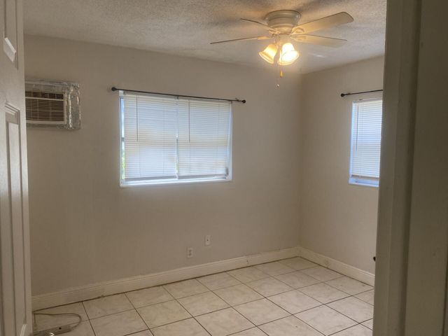 819 SW 9th Court, Pompano Beach, FL 33060