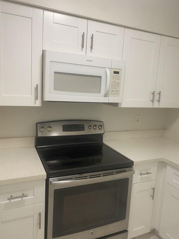 819 SW 9th Court, Pompano Beach, FL 33060