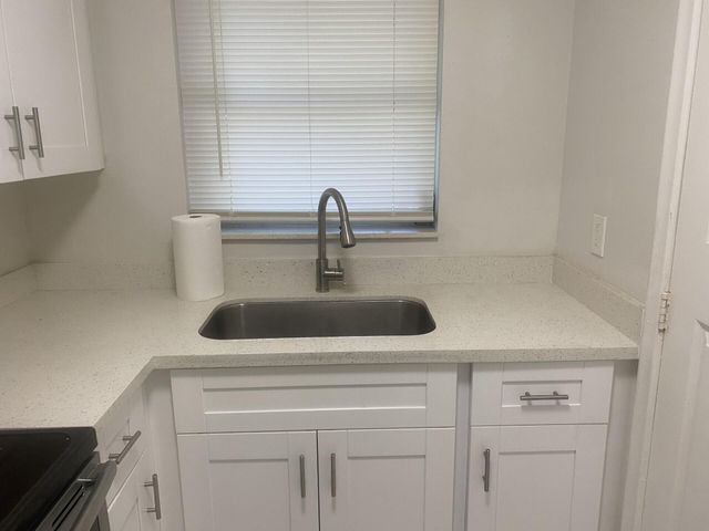 819 SW 9th Court, Pompano Beach, FL 33060