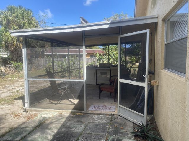 819 SW 9th Court, Pompano Beach, FL 33060