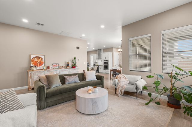 7720 Station Court NW, Albuquerque, NM 87107