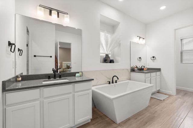 7720 Station Court NW, Albuquerque, NM 87107