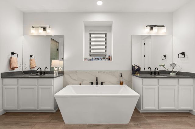 7720 Station Court NW, Albuquerque, NM 87107