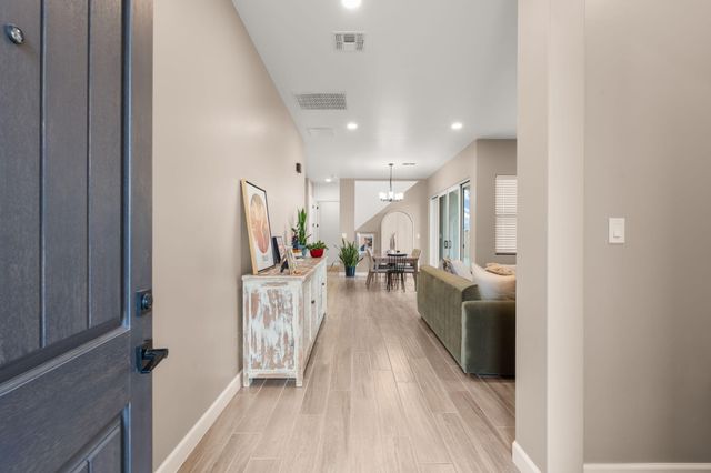 7720 Station Court NW, Albuquerque, NM 87107