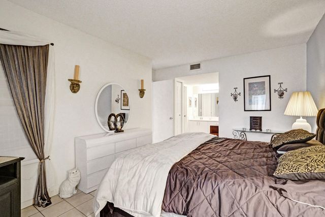 13455 SW 16th Court 114f, Pembroke Pines, FL 33027