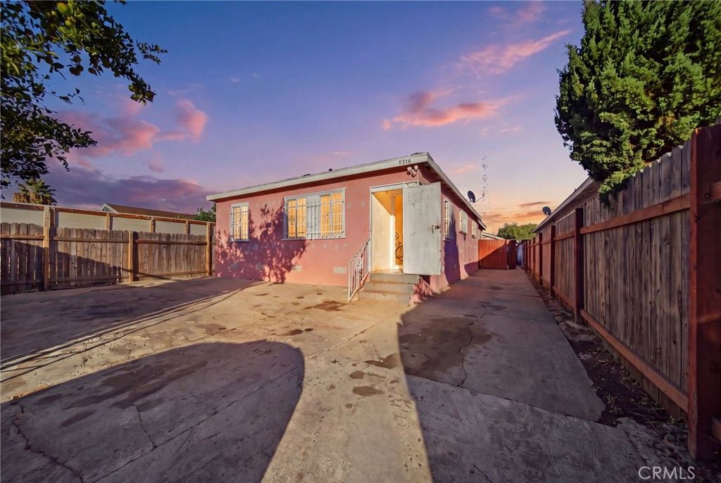 9310 Zamora Avenue, Los Angeles, CA 90002 — photo 2
