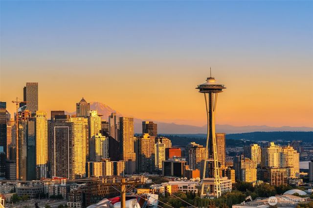 1215 Warren Avenue N, Seattle, WA 98109