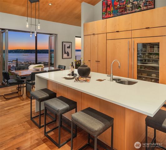 1215 Warren Avenue N, Seattle, WA 98109