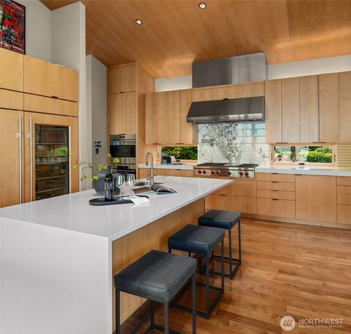 1215 Warren Avenue N, Seattle, WA 98109