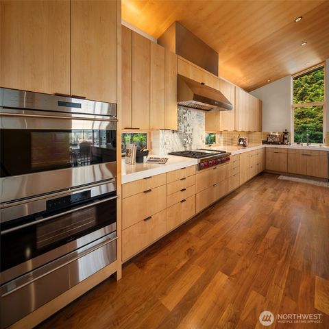 1215 Warren Avenue N, Seattle, WA 98109