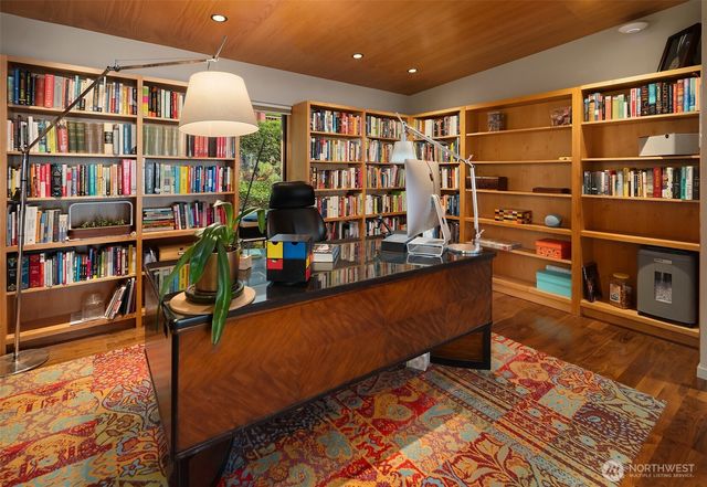 1215 Warren Avenue N, Seattle, WA 98109