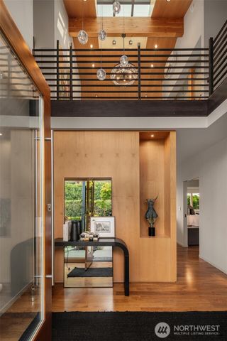 1215 Warren Avenue N, Seattle, WA 98109