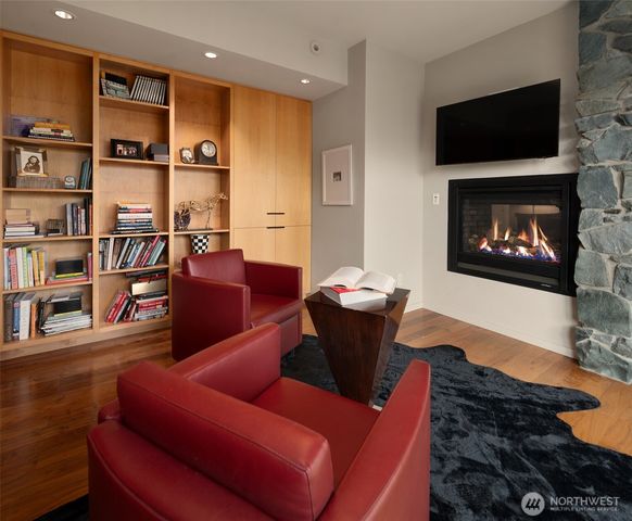 1215 Warren Avenue N, Seattle, WA 98109