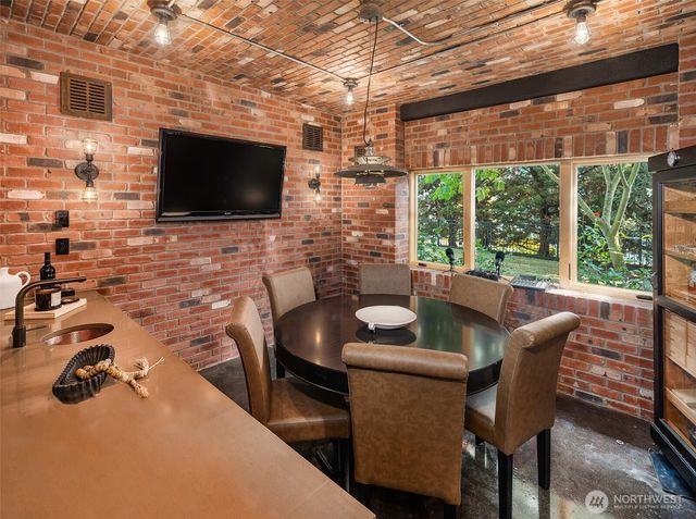 1215 Warren Avenue N, Seattle, WA 98109