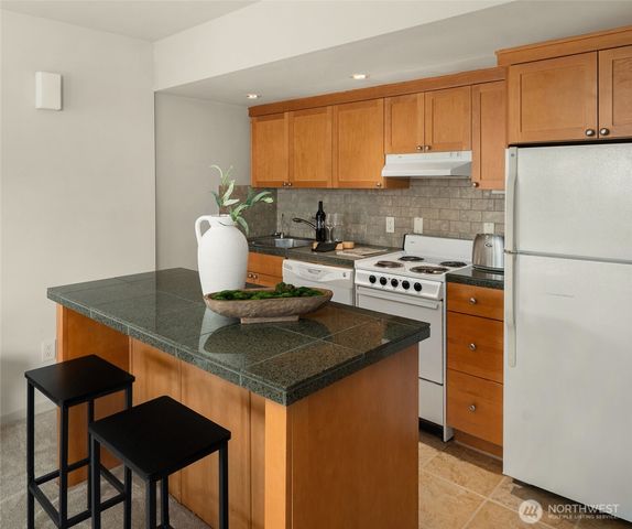 1215 Warren Avenue N, Seattle, WA 98109