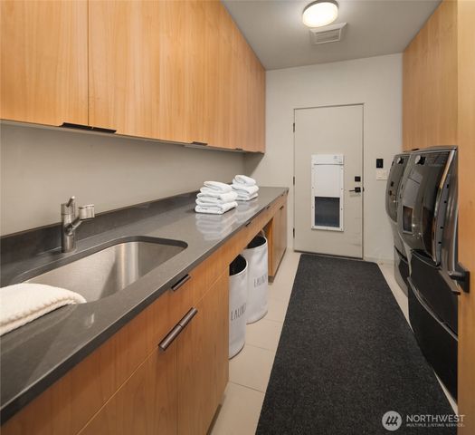 1215 Warren Avenue N, Seattle, WA 98109
