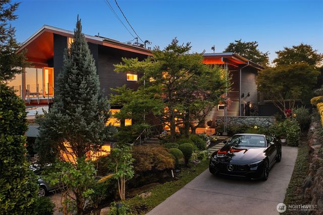 1215 Warren Avenue N, Seattle, WA 98109