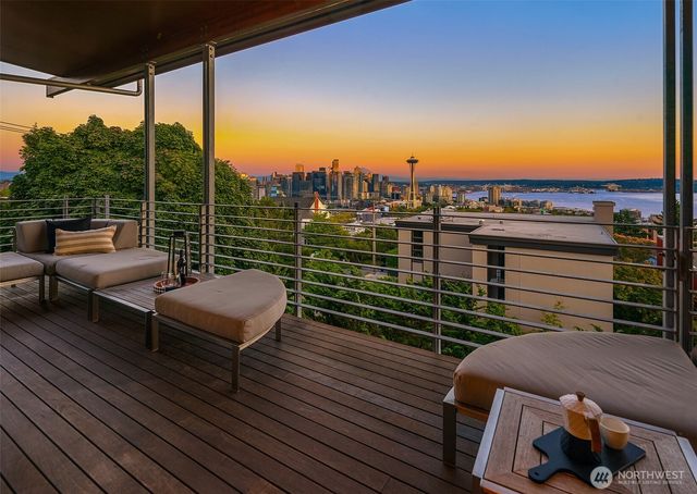 1215 Warren Avenue N, Seattle, WA 98109