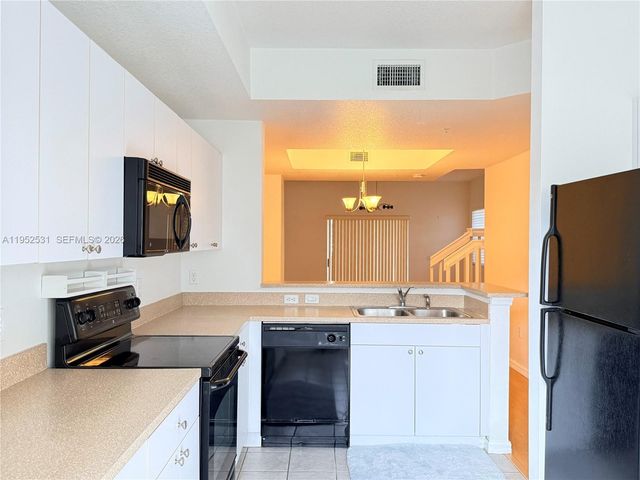 8940 NE 8th Ave 1205, Miami, FL 33138