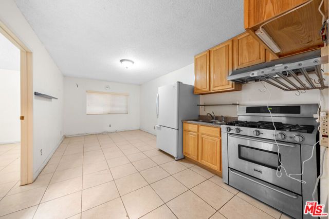 1337 Douglas Street, Los Angeles, CA 90026