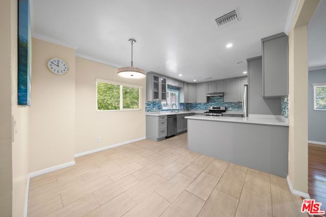 1337 Douglas Street, Los Angeles, CA 90026