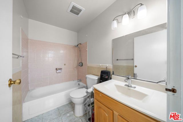 1337 Douglas Street, Los Angeles, CA 90026