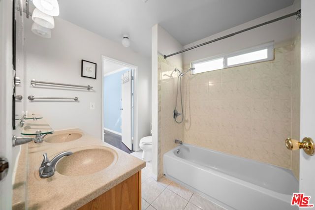 1337 Douglas Street, Los Angeles, CA 90026