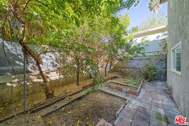 1337 Douglas Street, Los Angeles, CA 90026