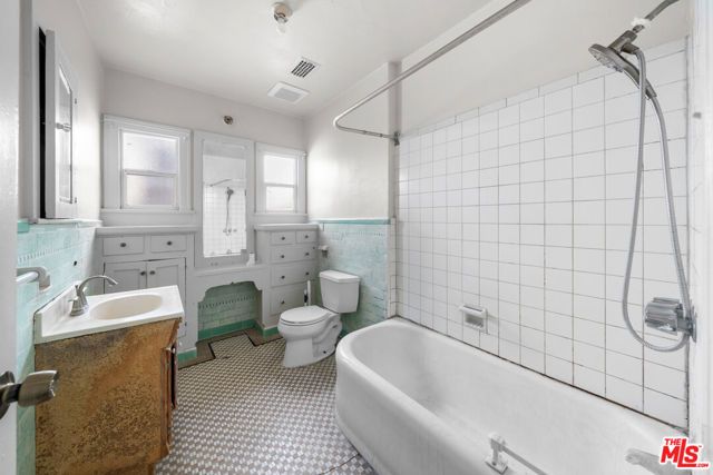 1337 Douglas Street, Los Angeles, CA 90026