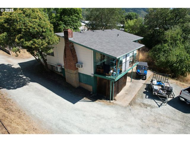 1383 N OLD PACIFIC Hwy, Myrtle Creek, OR 97457
